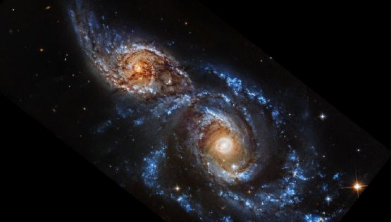 Increíble paisaje de dos galaxias espirales vistas desde la Tierra, con los ojos de Hubble y Webb