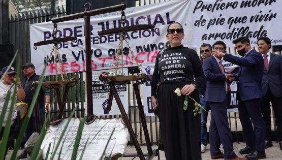 Trabajadores del Poder Judicial realizan marcha del luto en Chiapas