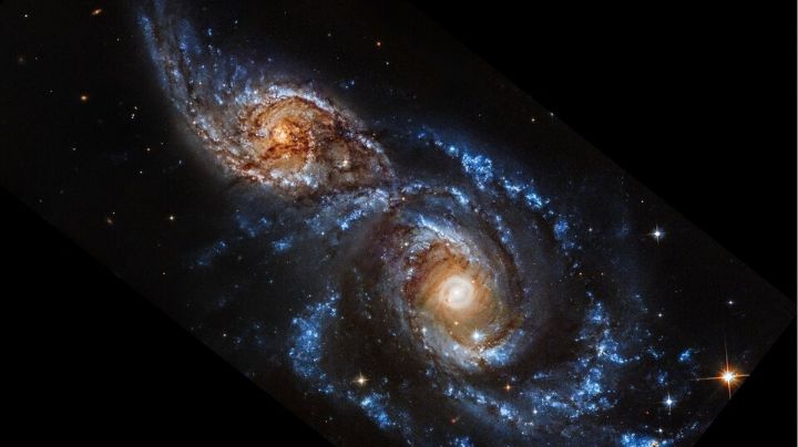 Increíble paisaje de dos galaxias espirales vistas desde la Tierra, con los ojos de Hubble y Webb